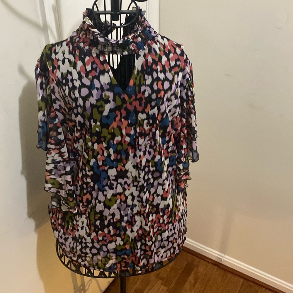 Multi colored layered short sleeve blouse.Pre-owned.